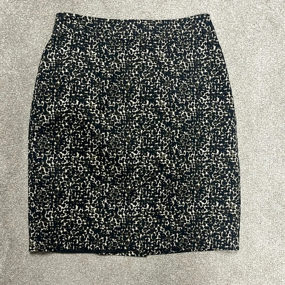 Ann Taylor Dresses & Skirts - Ann Taylor Lined Pencil Knee Skirt 8 Animal Print Cotton Spandex